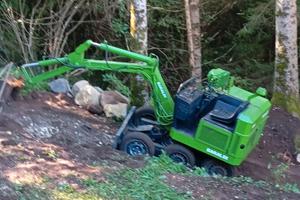 Mini escavatore gommato