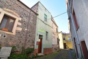 Casa indipendente con cortile e terrazza