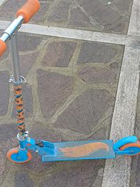 Monopattino Hotwheels