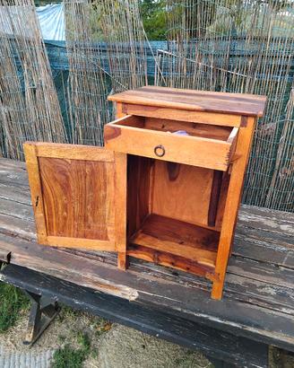 Comodini di legno fatto a mano