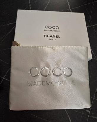 pochette chanel beauty
