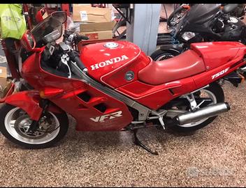 Vfr 750 f rc24