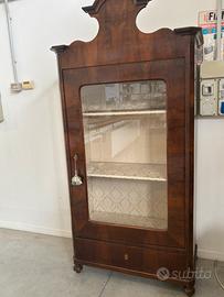 Vetrina antica 800