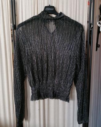 Top nero con pailettes