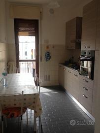 Singola in casa con 2 bagni -zona cso buenos aires