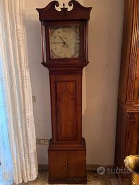 Orologio a pendolo antico da terra