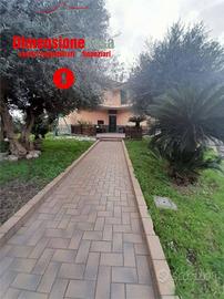 Villa di 420 m² con più di 5 locali a San Felice a