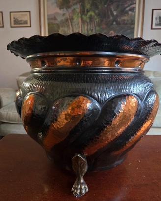 Vaso porta pianta anni ‘60 in rame martellato