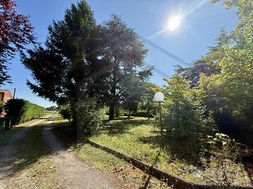 PORZIONE DI BIFAMILIARE CON SPAZIO COMMERCIALE E G