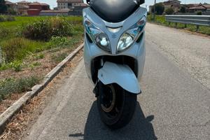 Burgman 400 2013 con soli 23.000 km