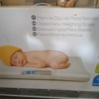 bilancia pesa neonati