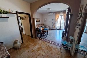 Casa di ampia metratura ad Alezio con 3 cam. letto