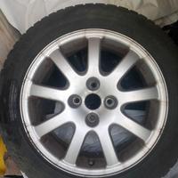 N°4 pneumatici su 4 cerchi in lega