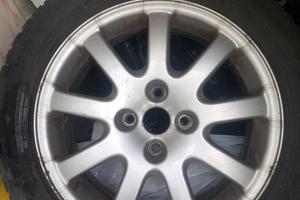 N°4 pneumatici su 4 cerchi in lega