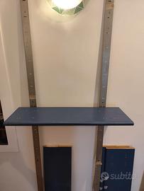 Scaffalatura con piano scrivania