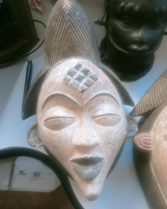 antica maschera Okuyi cultura Punu 