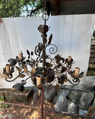 Lampadario in ferro battuto
