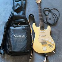 Chitarra Fender Squier  + custodia, tracolla, cavo