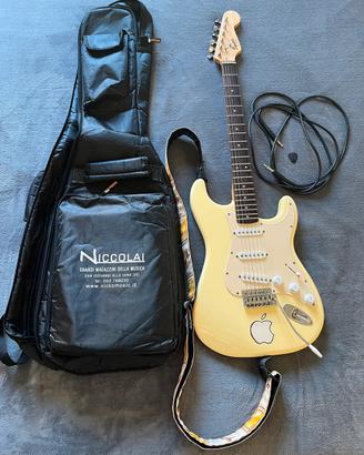 Chitarra Fender Squier  + custodia, tracolla, cavo