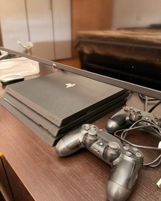 PS4  CUH-7000 pro perfettamente funzionante