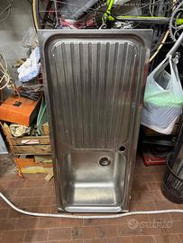 Lavello in acciaio da cucina