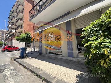 Oltre 3 vetrine a Siracusa