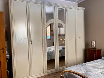 Armadio a sei ante in legno