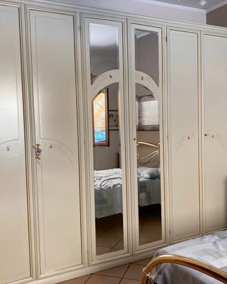 Armadio a sei ante in legno