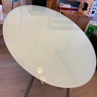 Tavolo IKEA con piano in vetro verde chiaro