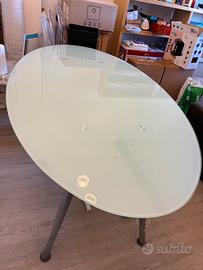 Tavolo IKEA con piano in vetro verde chiaro