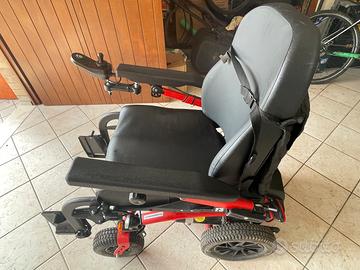 Carrozzina elettrica per anziani adatta per strada