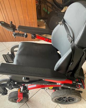 Carrozzina elettrica per anziani adatta per strada