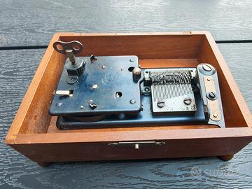 Carillon antico THORENS più 12 dischi