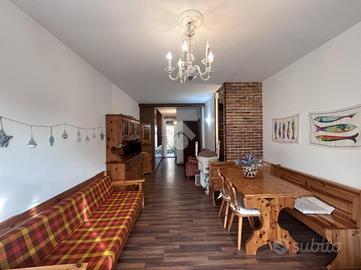 CASA SEMINDIPENDENTE A DERVIO