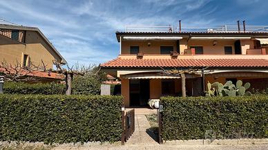 Trilocale Angolare Ristrutturato con Ampio Giardin