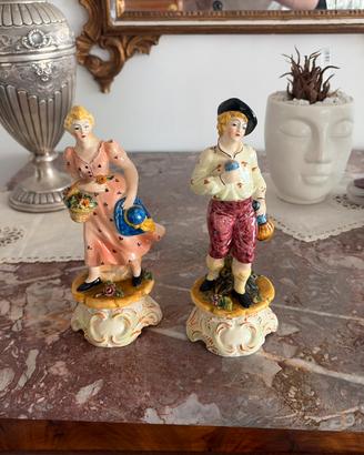 Coppia di statuine in porcellana biscuit
