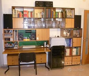 Scrivania, libreria con vani per CD e dischi