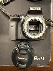 Nikon D3300 con obiettivo e custodia