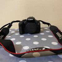 Canon 600D + caricabatterie + tracolla