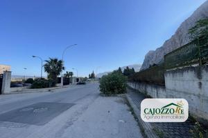 Carini-zona industriale: capannoni 4.000 mq 1.900