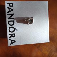 Pandora charm lettera P 797470