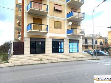 CAPACI: LOCALE CAT. C/1 CON SPAZIO ESTERNO