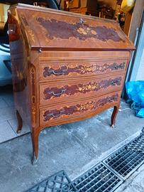 antica ribalta in legno intarsiato 