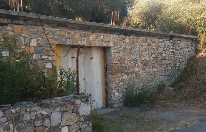 Diano Castello (IM) Ampio Magazzino agricolo