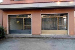 Negozio e Magazzino con ampia resede privata