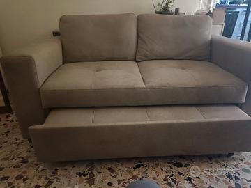 Divano letto due posti.lettino singolo volendo con