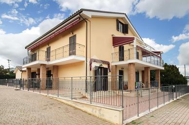 PORZIONE DI TRIFAMILIARE A FERMO