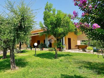 VILLA A SCHIERA D'ANGOLO A PESCANTINA