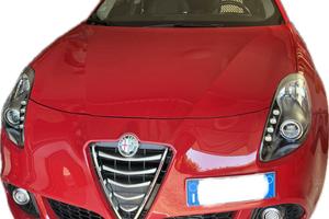 Autovettura come nuova, mai incidentata.