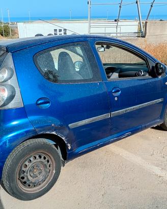  AUTO USATA CON MOTORE DA RIPARARE 